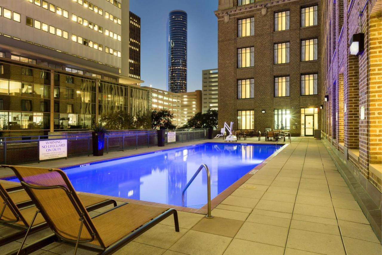 Courtyard Houston Downtown Convention Center Hotel Exterior foto
